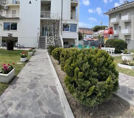 Hotel Amedea Cervia Bagian luar foto