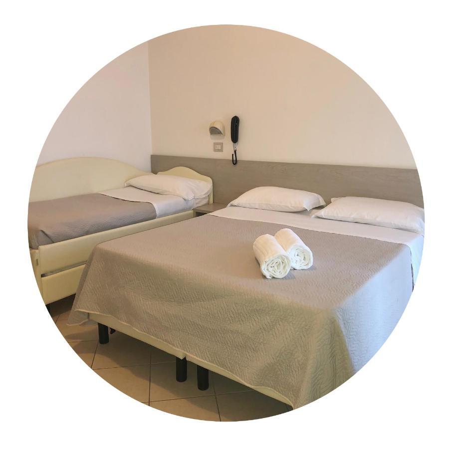 Hotel Amedea Cervia Bagian luar foto