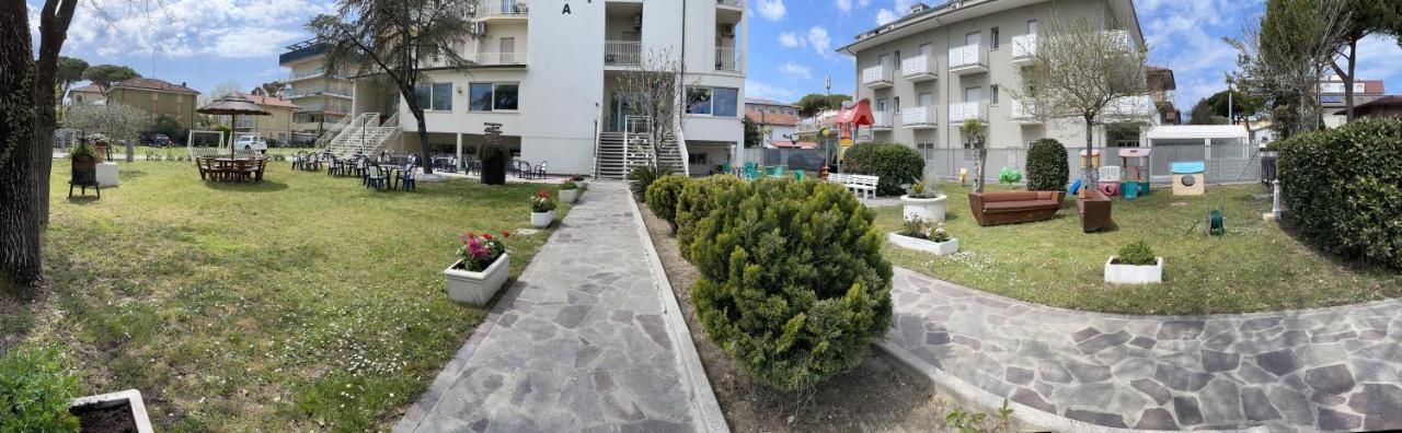 Hotel Amedea Cervia Bagian luar foto