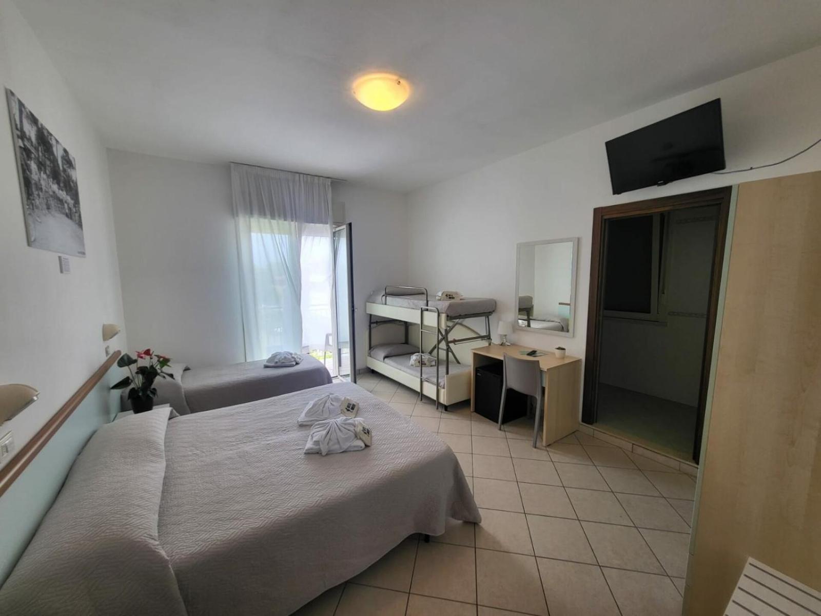 Hotel Amedea Cervia Bagian luar foto