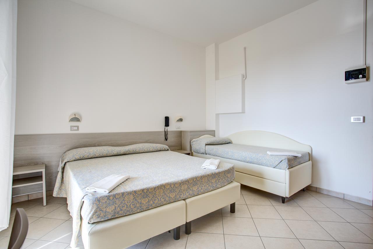 Hotel Amedea Cervia Bagian luar foto